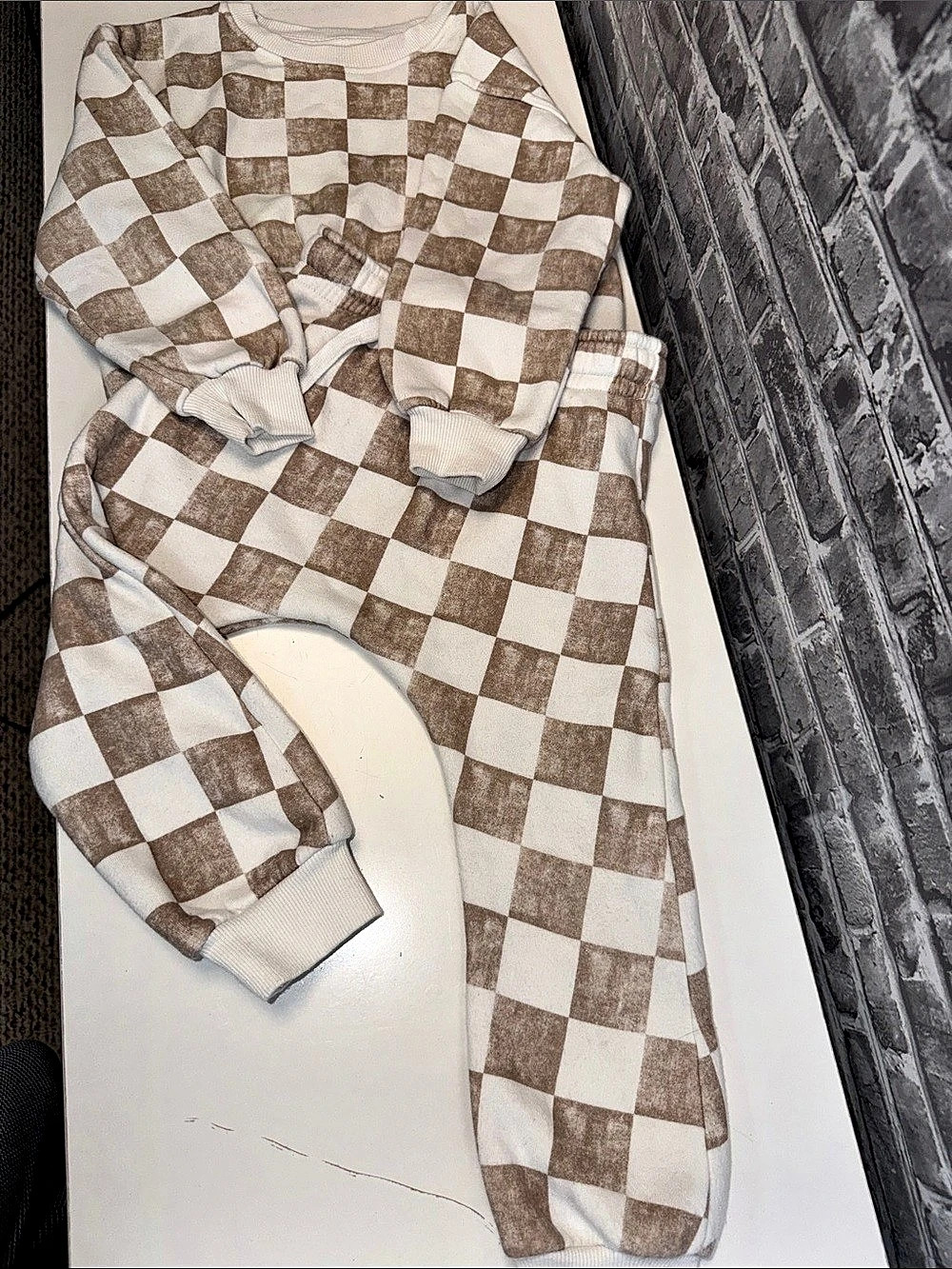 Grayson Mini Checkered Sweatshirt & Jogger Set in Brown & White Size 5T